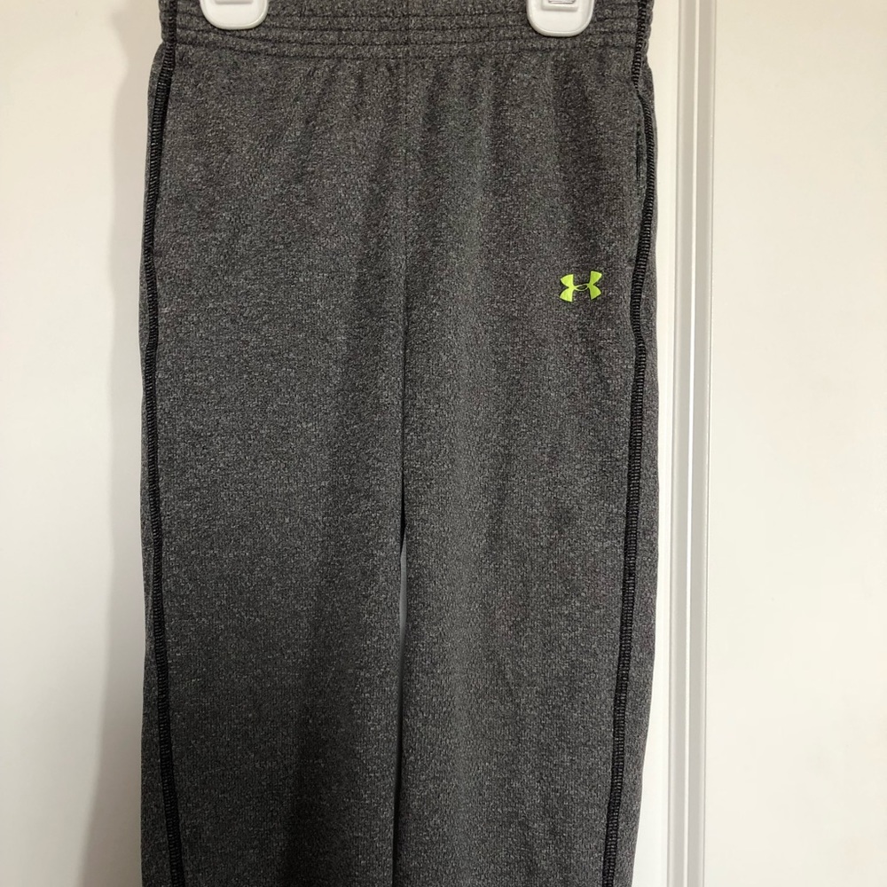 Boys Under Armour Heather gray sweats